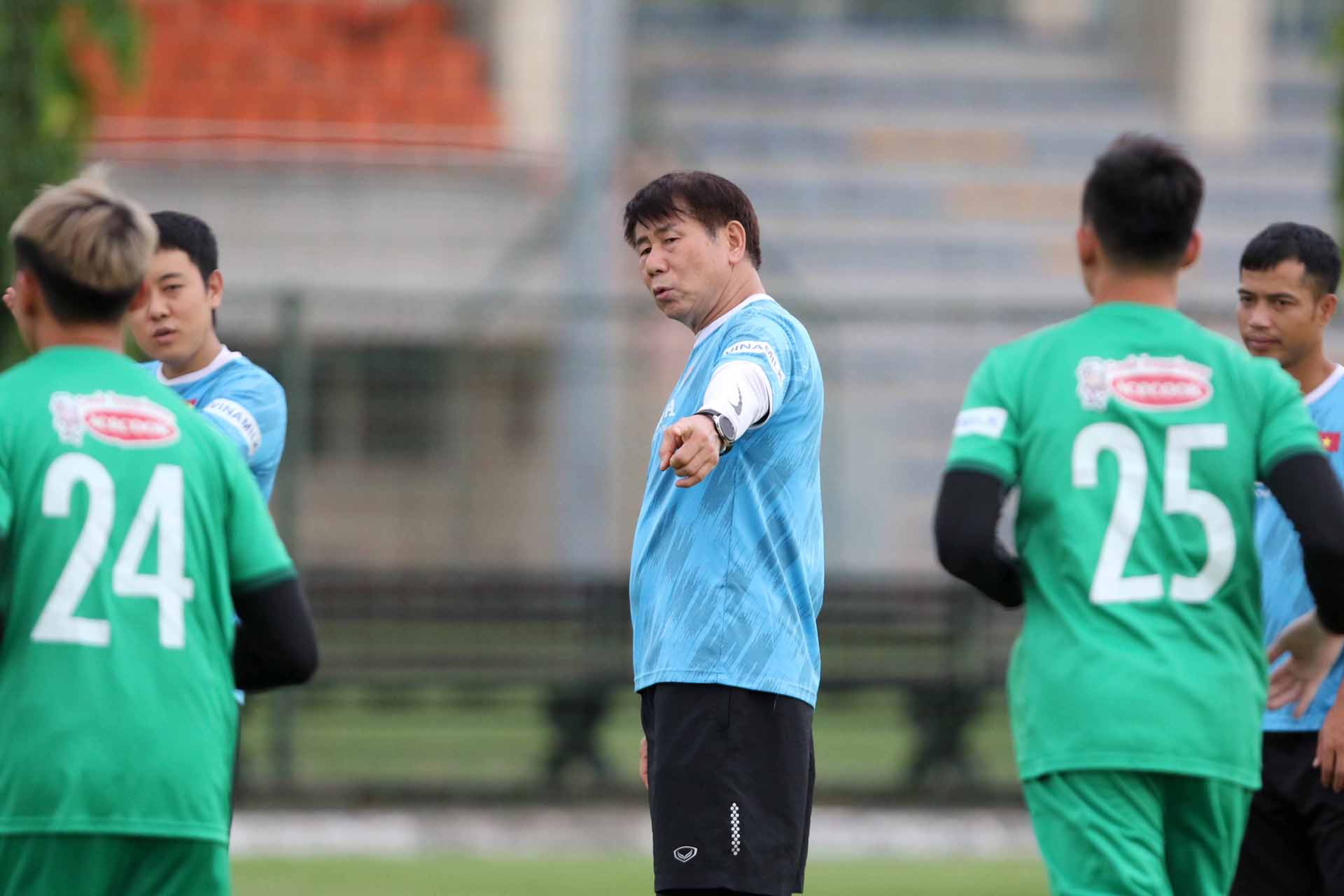 HLV thủ môn Kim Hyun-tae với nhiệm vụ hỗ trợ công tác huấn luyện thủ môn các đội tuyển bóng đá trẻ Việt Nam