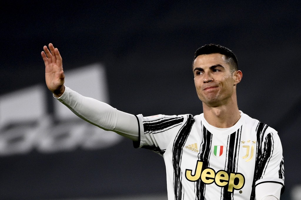 Ronaldo bị Messi bỏ xa trong cuộc đua giành Quả bóng vàng 2021
