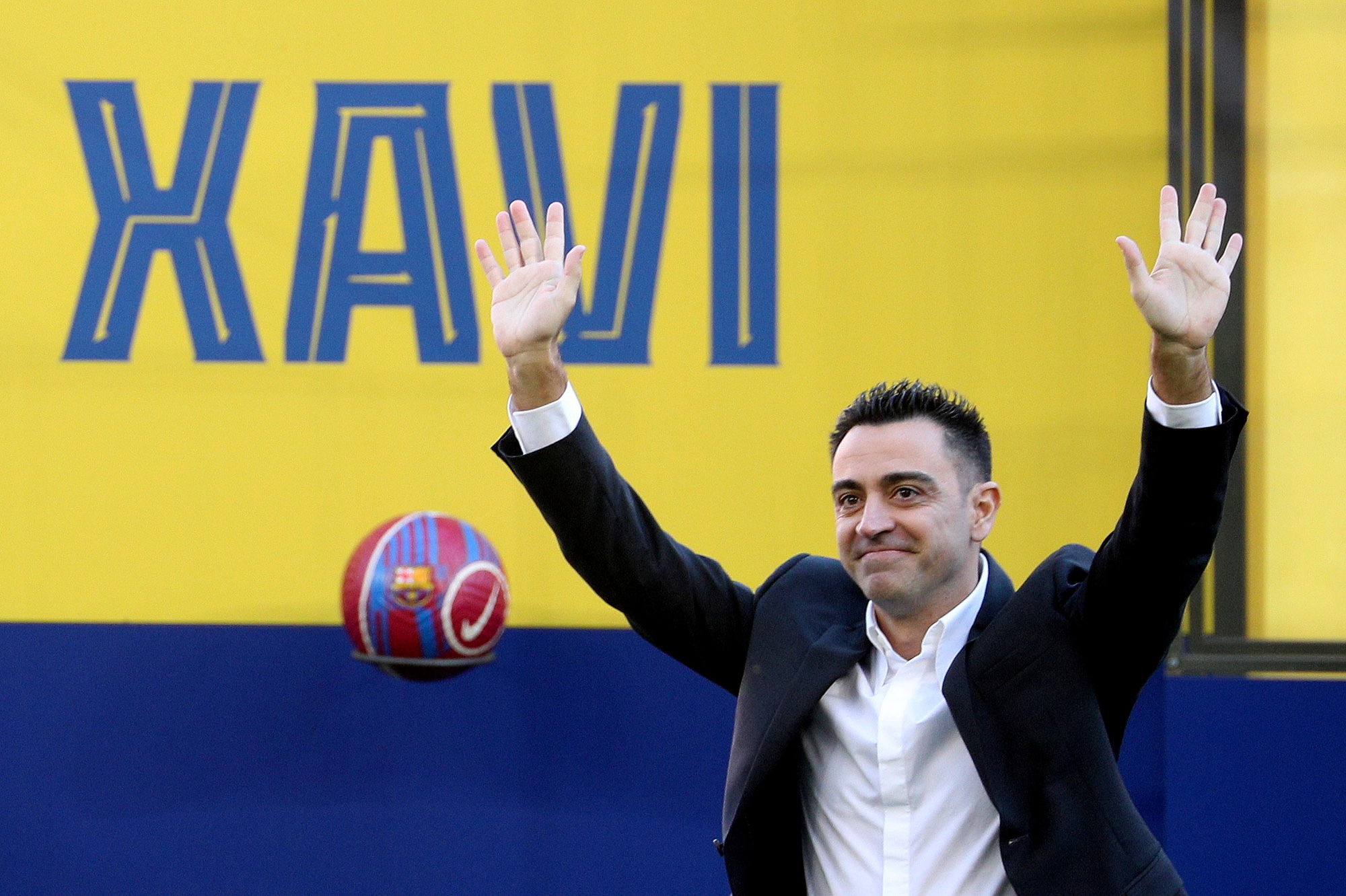 HLV Xavi ra mắt, hứa mang chiến thắng trở lại Barca
